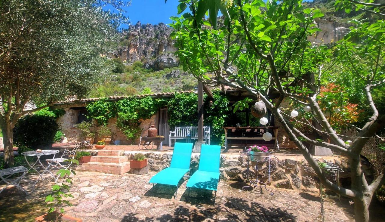 Casa Corazon De Piedra En El Rio Dulce Guest House Aragosa Bagian luar foto